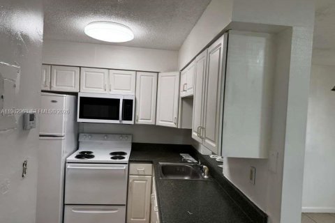 Villa ou maison à louer à Pompano Beach, Floride: 1 chambre, 37.44 m2 № 2023946 - photo 7