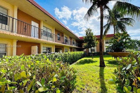 Villa ou maison à louer à Pompano Beach, Floride: 1 chambre, 37.44 m2 № 2023946 - photo 2