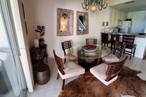 Купить таунхаус в Уэст-Палм-Бич, Флорида 3 спальни, 120.59м2, № 2083995 - фото 6