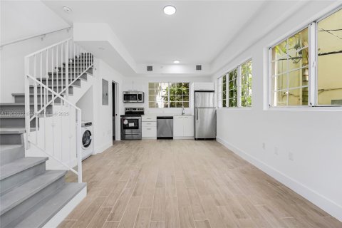 Снять в аренду квартиру в Майами-Бич, Флорида 1 спальня, 88.26м2, № 1955249 - фото 3