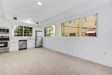 Снять в аренду квартиру в Майами-Бич, Флорида 1 спальня, 88.26м2, № 1955249 - фото 4