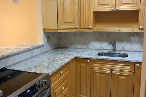 Кондоминиум с 2 спальнями в Дирфилд-Бич, Флорида № 2023625