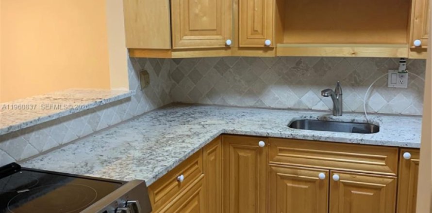 Кондоминиум с 2 спальнями в Дирфилд-Бич, Флорида № 2023625