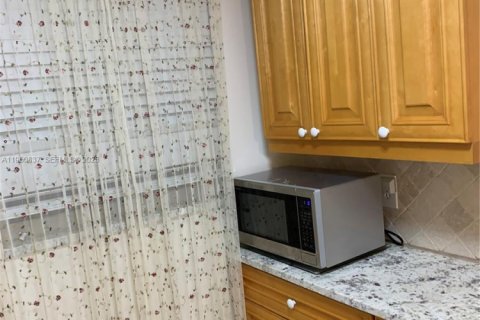 Снять в аренду кондоминиум в Дирфилд-Бич, Флорида 2 спальни, 84.26м2, № 2023625 - фото 2