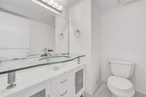 Condo in Hollywood, Florida, 3 bedrooms № 1834055 - photo 10