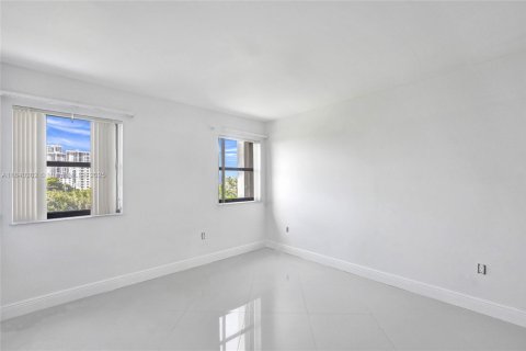 Condo in Hollywood, Florida, 3 bedrooms № 1834055 - photo 18