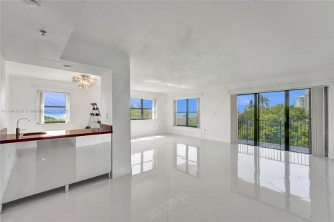 Condo in Hollywood, Florida, 3 bedrooms № 1834055 - photo 2