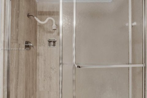 Condo in Hollywood, Florida, 3 bedrooms № 1834055 - photo 17