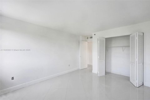 Condo in Hollywood, Florida, 3 bedrooms № 1834055 - photo 14