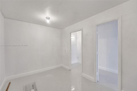 Condo in Hollywood, Florida, 3 bedrooms № 1834055 - photo 22