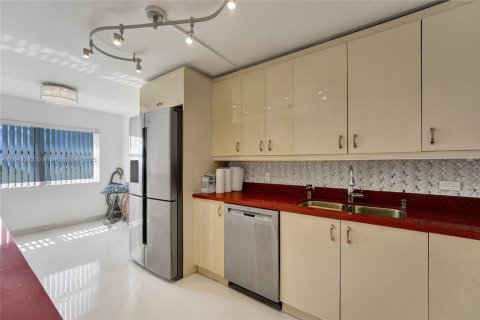 Condo in Hollywood, Florida, 3 bedrooms № 1834055 - photo 8