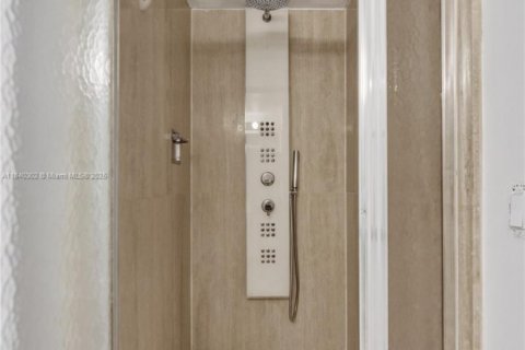 Condo in Hollywood, Florida, 3 bedrooms № 1834055 - photo 20