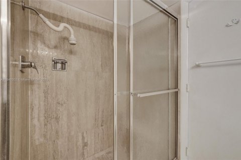 Condo in Hollywood, Florida, 3 bedrooms № 1834055 - photo 16