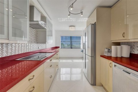 Condo in Hollywood, Florida, 3 bedrooms № 1834055 - photo 6