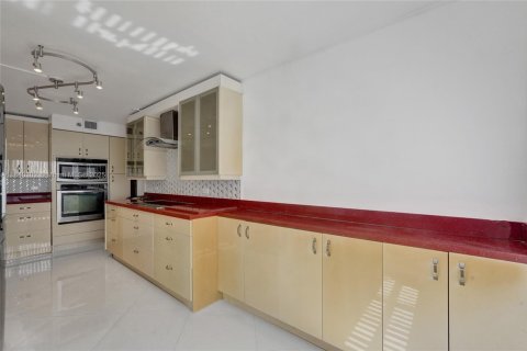 Condo in Hollywood, Florida, 3 bedrooms № 1834055 - photo 9
