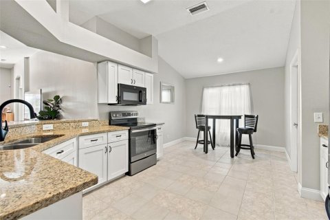 House in Lutz, Florida 4 bedrooms, 216.28 sq.m. № 2428888 - photo 28