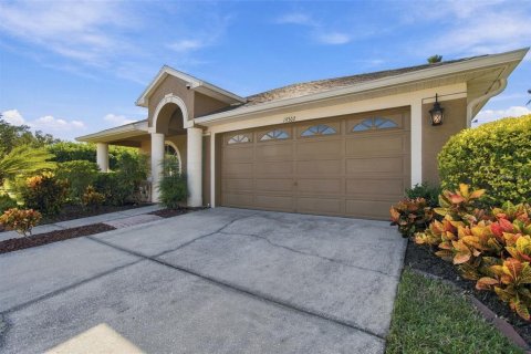 House in Lutz, Florida 4 bedrooms, 216.28 sq.m. № 2428888 - photo 13