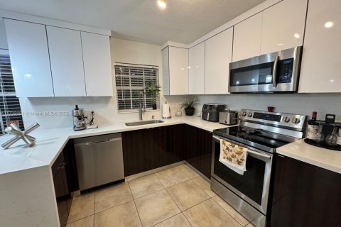 Купить виллу или дом в Майами, Флорида 4 спальни, 180.51м2, № 1703554 - фото 14