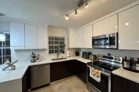 Купить виллу или дом в Майами, Флорида 4 спальни, 180.51м2, № 1703554 - фото 15