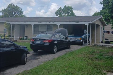 House in Lehigh Acres, Florida 2 bedrooms № 1799071 - photo 3