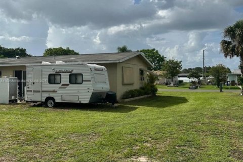 House in Lehigh Acres, Florida 2 bedrooms № 1799071 - photo 7