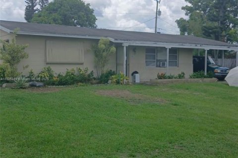 House in Lehigh Acres, Florida 2 bedrooms № 1799071 - photo 2