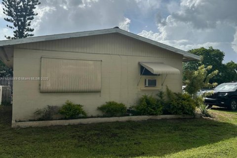 House in Lehigh Acres, Florida 2 bedrooms № 1799071 - photo 6