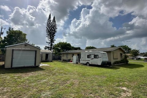 House in Lehigh Acres, Florida 2 bedrooms № 1799071 - photo 4