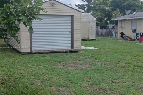 House in Lehigh Acres, Florida 2 bedrooms № 1799071 - photo 11