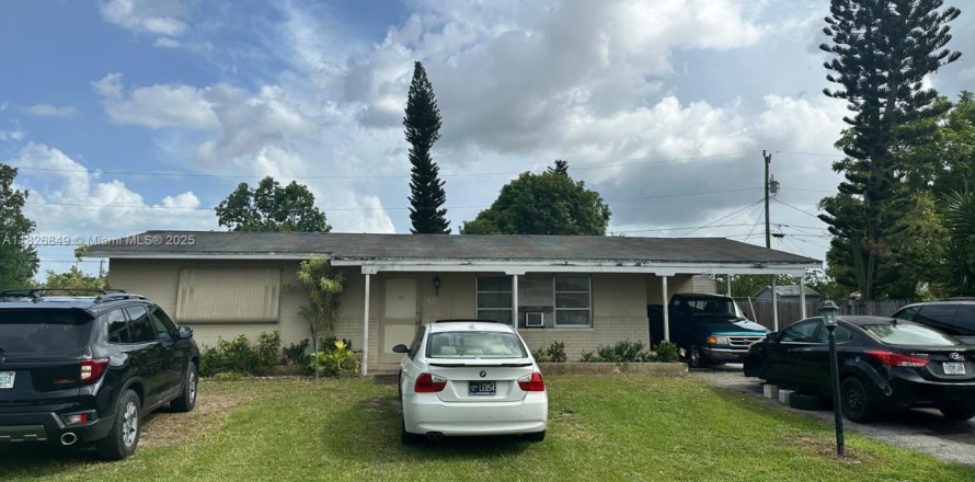 House in Lehigh Acres, Florida 2 bedrooms № 1799071