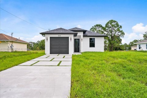 Villa ou maison à Lehigh Acres, Floride 3 chambres, 118.73 m2 № 2397949