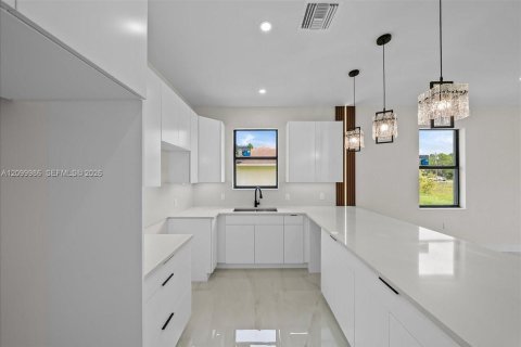 Villa ou maison à vendre à Lehigh Acres, Floride: 3 chambres, 118.73 m2 № 2397949 - photo 10