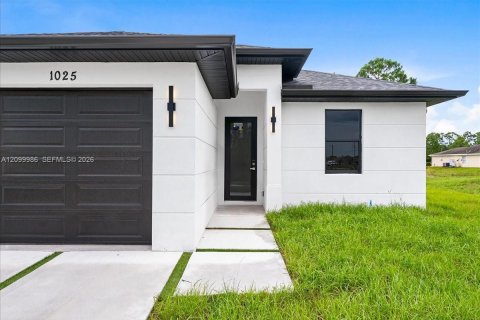 Villa ou maison à vendre à Lehigh Acres, Floride: 3 chambres, 118.73 m2 № 2397949 - photo 2