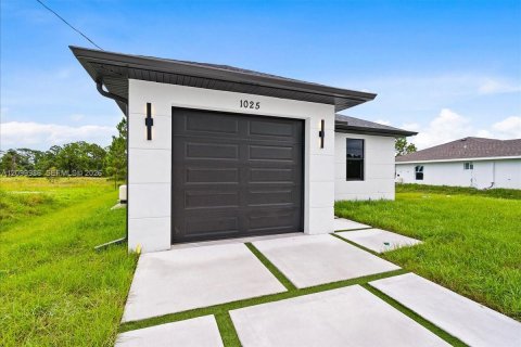 Villa ou maison à vendre à Lehigh Acres, Floride: 3 chambres, 118.73 m2 № 2397949 - photo 3