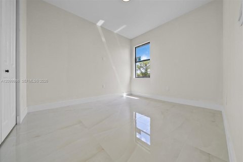 Villa ou maison à vendre à Lehigh Acres, Floride: 3 chambres, 118.73 m2 № 2397949 - photo 7