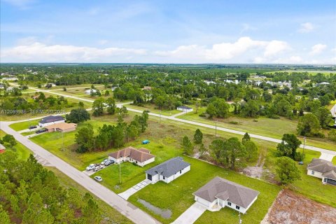 Villa ou maison à vendre à Lehigh Acres, Floride: 3 chambres, 118.73 m2 № 2397949 - photo 27