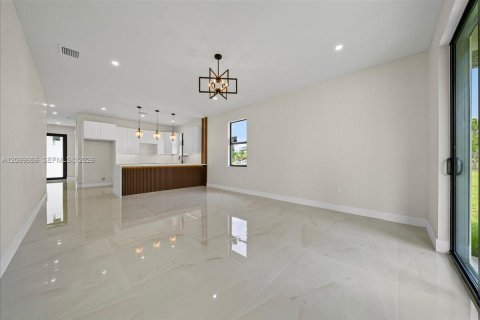 Villa ou maison à vendre à Lehigh Acres, Floride: 3 chambres, 118.73 m2 № 2397949 - photo 13