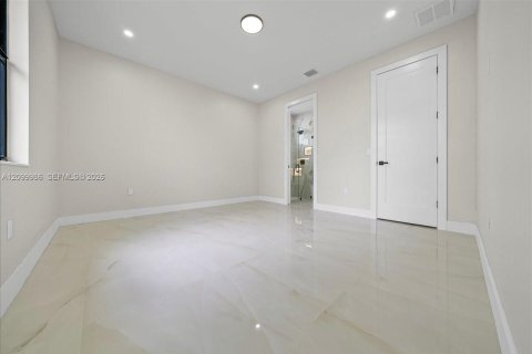 Villa ou maison à vendre à Lehigh Acres, Floride: 3 chambres, 118.73 m2 № 2397949 - photo 17