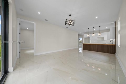 Villa ou maison à vendre à Lehigh Acres, Floride: 3 chambres, 118.73 m2 № 2397949 - photo 12
