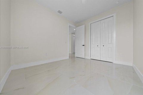 Villa ou maison à vendre à Lehigh Acres, Floride: 3 chambres, 118.73 m2 № 2397949 - photo 8