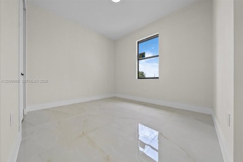 Villa ou maison à vendre à Lehigh Acres, Floride: 3 chambres, 118.73 m2 № 2397949 - photo 4