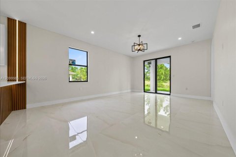 Villa ou maison à vendre à Lehigh Acres, Floride: 3 chambres, 118.73 m2 № 2397949 - photo 15
