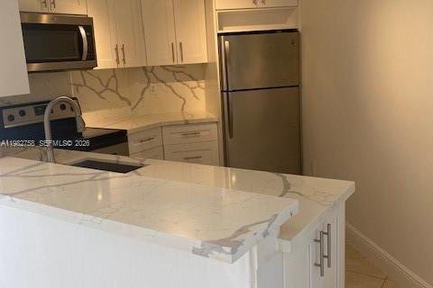 Condominio en Miami, Florida, 2 dormitorios  № 2049258