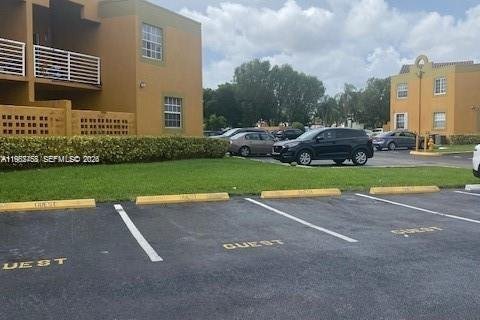 Condominio en alquiler en Miami, Florida, 2 dormitorios, 99.13 m2 № 2049258 - foto 5