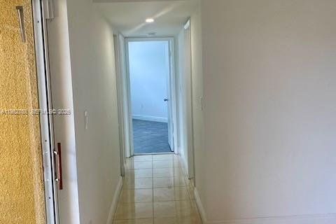 Condominio en alquiler en Miami, Florida, 2 dormitorios, 99.13 m2 № 2049258 - foto 11
