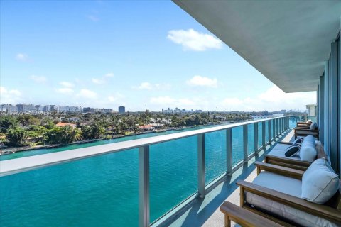 Condominio en Bay Harbor Islands, Florida, 4 dormitorios  № 2244205