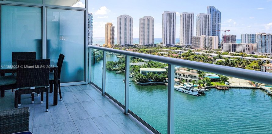 Condo in Sunny Isles Beach, Florida, 3 bedrooms № 1871801