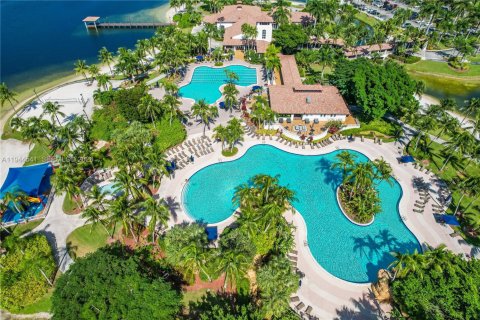 Copropriété à louer à Doral, Floride: 3 chambres, 157.93 m2 № 2001185 - photo 4