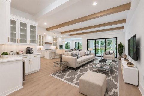 House in Tampa, Florida 5 bedrooms, 385.73 sq.m. № 2218190 - photo 6