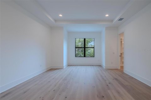 House in Tampa, Florida 5 bedrooms, 385.73 sq.m. № 2218190 - photo 26